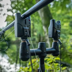 Korum KBI Bissanzeiger, Kompakter 3 Rutensatz -Korum Verkäufe korum kbi compact bite alarm in use 1 1